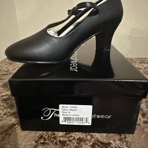 *LIKE NEW - ONLY WORN ONCE!*    Ladies T-Strap Character shoes by Theatricals